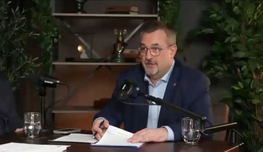 Заместитель директора – директор по оценке Мизиков Дмитрий принят участие в подкасте СПО.